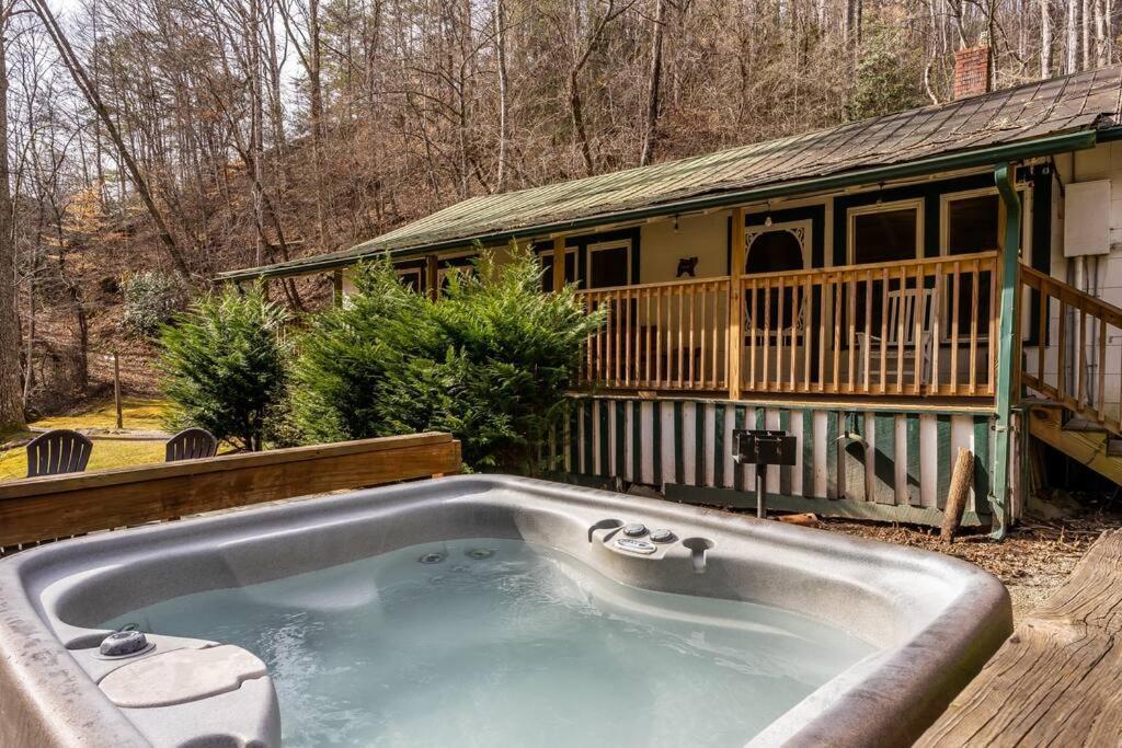 Creekside 1920'S Farmhouse Villa Bryson City Exterior photo